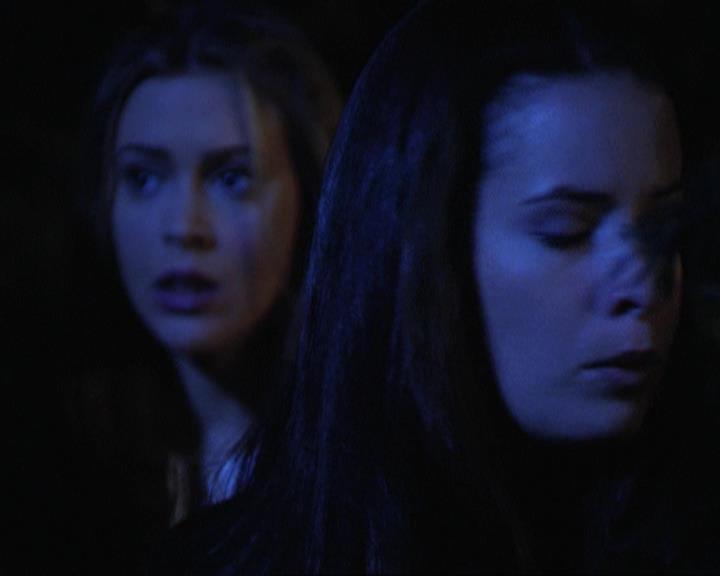 Charmed-Online-dot-311BlindedByTheWhitelighter1875.jpg Charmed-Online-dot-311BlindedByTheWhitelighter1875.jpg