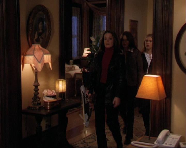Charmed-Online-dot-311BlindedByTheWhitelighter1889.jpg Charmed-Online-dot-311BlindedByTheWhitelighter1889.jpg