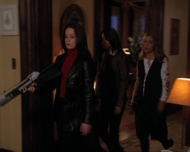 Charmed-Online-dot-311BlindedByTheWhitelighter1890.jpg Charmed-Online-dot-311BlindedByTheWhitelighter1890.jpg