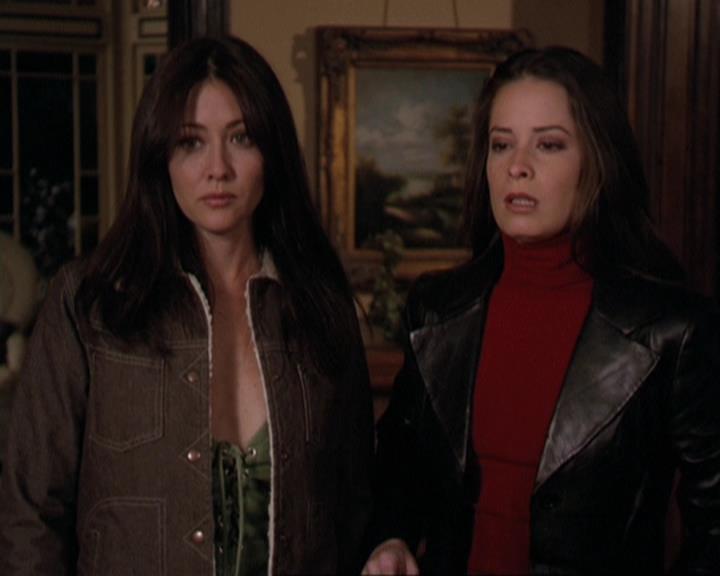 Charmed-Online-dot-311BlindedByTheWhitelighter1947.jpg Charmed-Online-dot-311BlindedByTheWhitelighter1947.jpg
