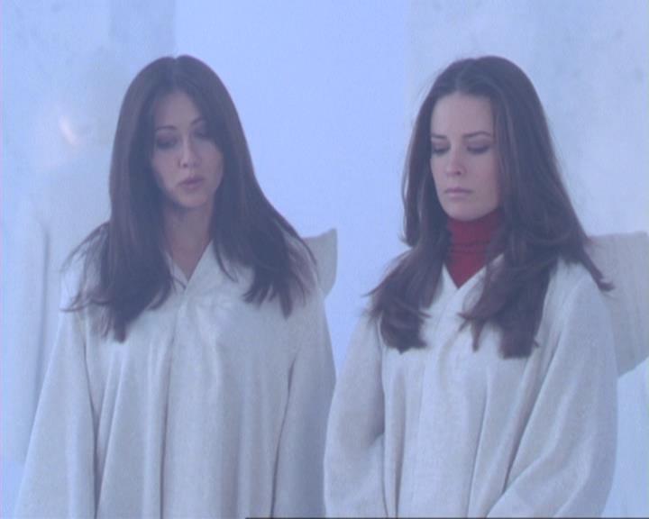 Charmed-Online-dot-311BlindedByTheWhitelighter2108.jpg Charmed-Online-dot-311BlindedByTheWhitelighter2108.jpg