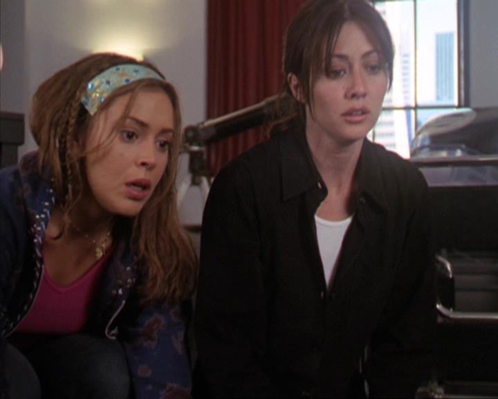 Charmed-Online-dot-312WrestlingWithDemons1949.jpg Charmed-Online-dot-312WrestlingWithDemons1949.jpg