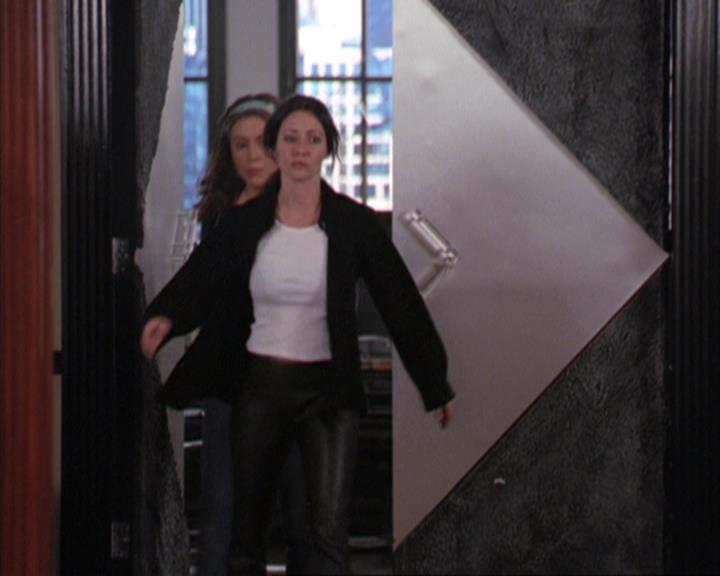 Charmed-Online-dot-312WrestlingWithDemons2002.jpg Charmed-Online-dot-312WrestlingWithDemons2002.jpg