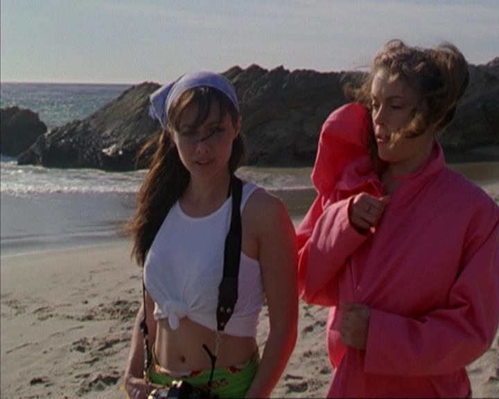 Charmed-Online-dot-316DeathTakesAHalliwell0041.jpg