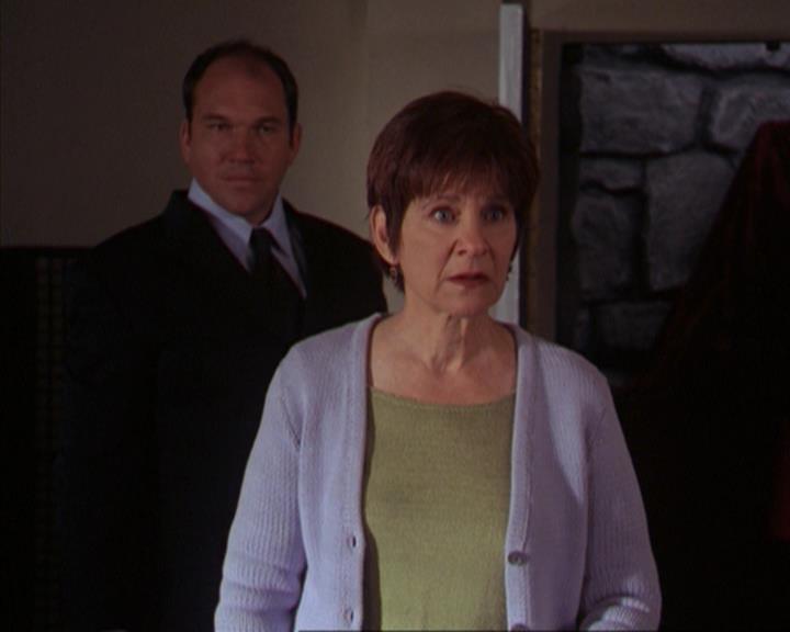 Charmed-Online-dot-316DeathTakesAHalliwell0210.jpg