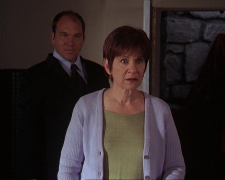 Charmed-Online-dot-316DeathTakesAHalliwell0211.jpg