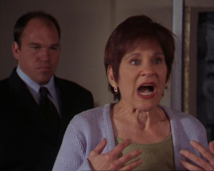 Charmed-Online-dot-316DeathTakesAHalliwell0215.jpg