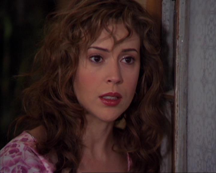 Charmed-Online-dot-316DeathTakesAHalliwell0396.jpg
