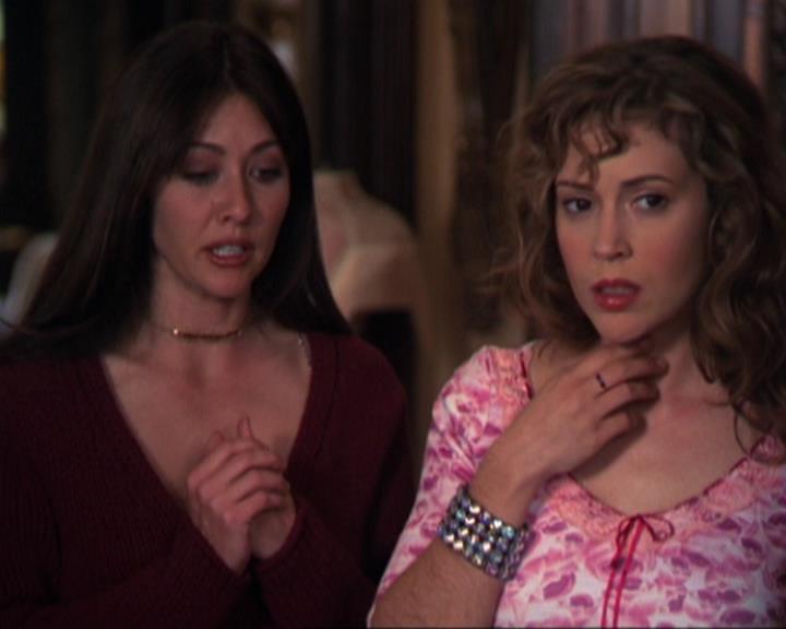 Charmed-Online-dot-316DeathTakesAHalliwell0517.jpg