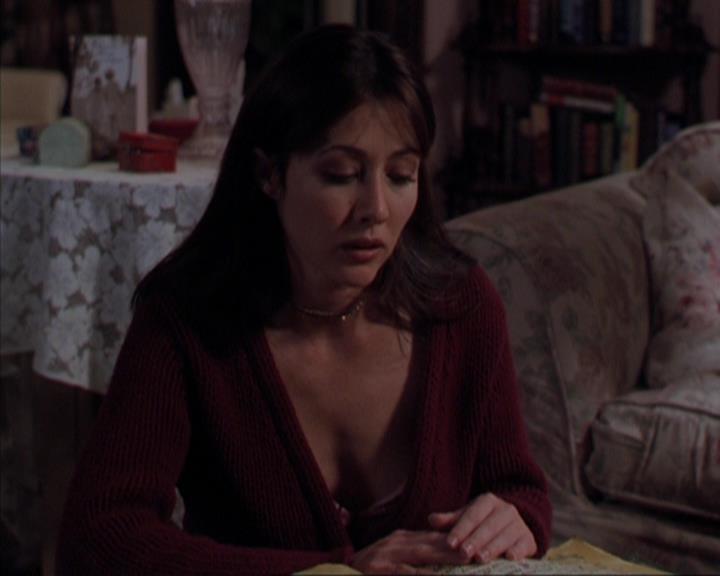 Charmed-Online-dot-316DeathTakesAHalliwell0981.jpg