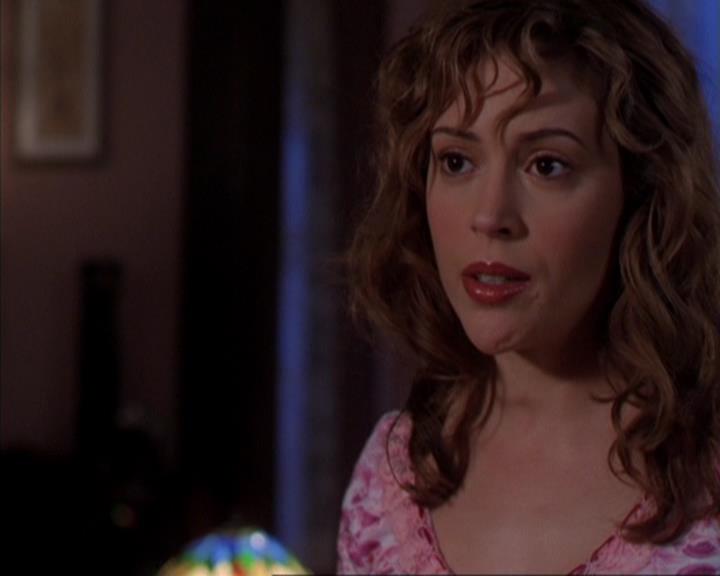 Charmed-Online-dot-316DeathTakesAHalliwell1011.jpg