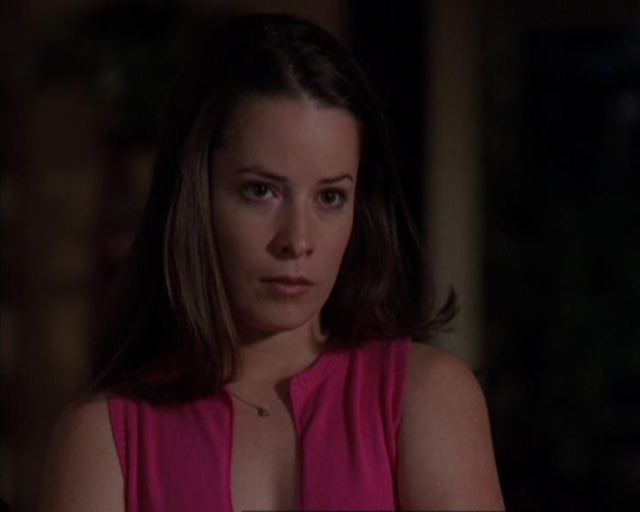 Charmed-Online-dot-316DeathTakesAHalliwell1056.jpg