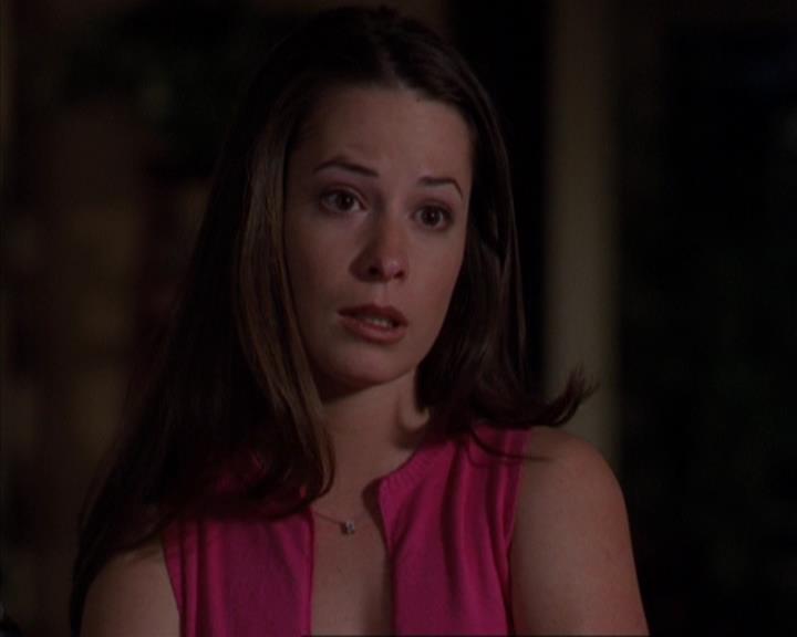 Charmed-Online-dot-316DeathTakesAHalliwell1069.jpg