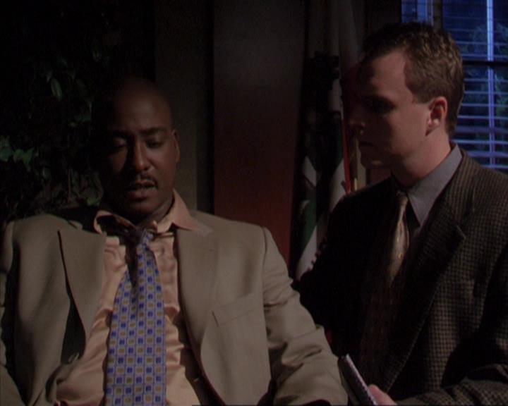 Charmed-Online-dot-316DeathTakesAHalliwell1123.jpg