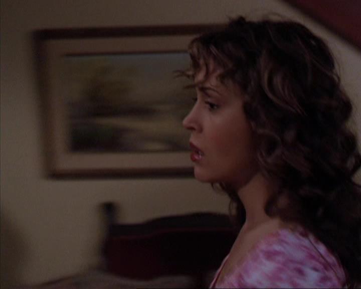 Charmed-Online-dot-316DeathTakesAHalliwell1238.jpg