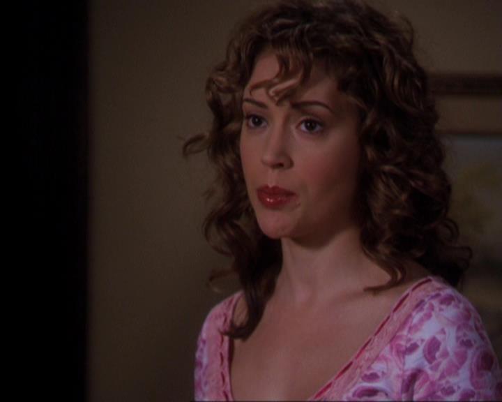 Charmed-Online-dot-316DeathTakesAHalliwell1244.jpg