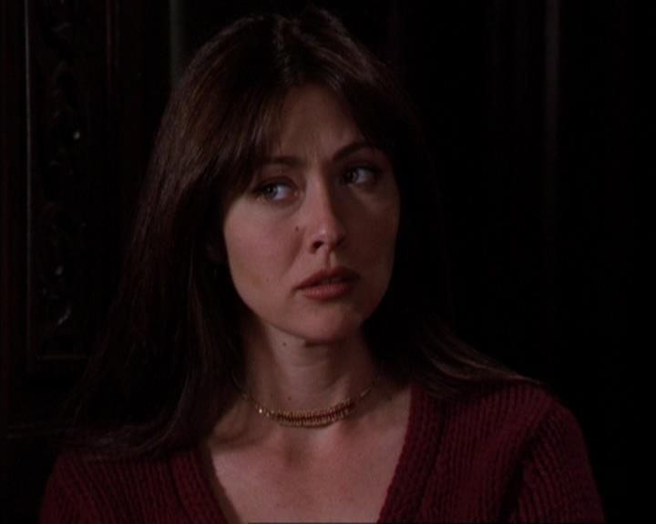 Charmed-Online-dot-316DeathTakesAHalliwell1246.jpg