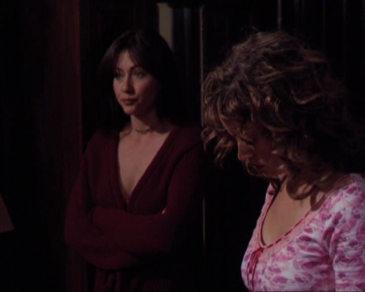 Charmed-Online-dot-316DeathTakesAHalliwell1249.jpg