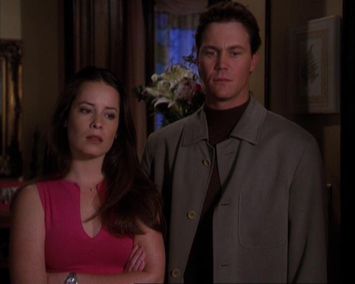Charmed-Online-dot-316DeathTakesAHalliwell1253.jpg