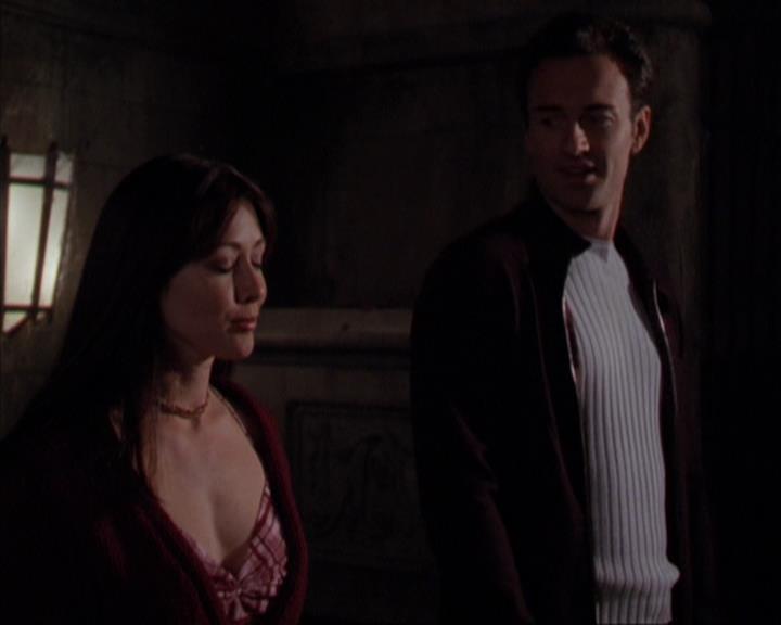 Charmed-Online-dot-316DeathTakesAHalliwell1324.jpg