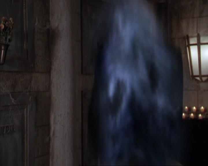 Charmed-Online-dot-316DeathTakesAHalliwell1344.jpg