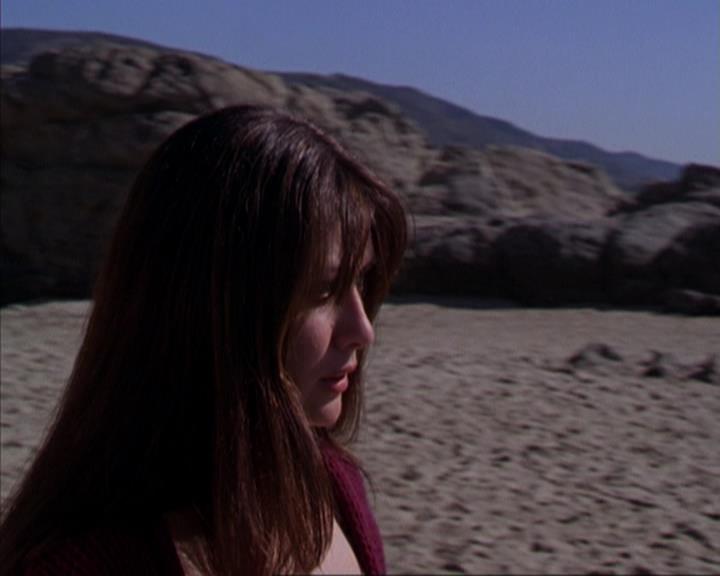 Charmed-Online-dot-316DeathTakesAHalliwell1631.jpg