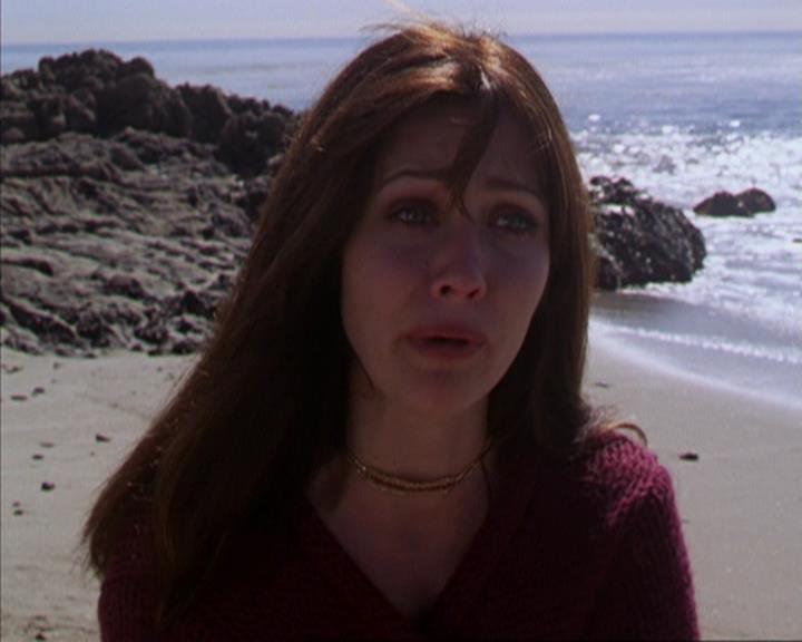 Charmed-Online-dot-316DeathTakesAHalliwell1706.jpg