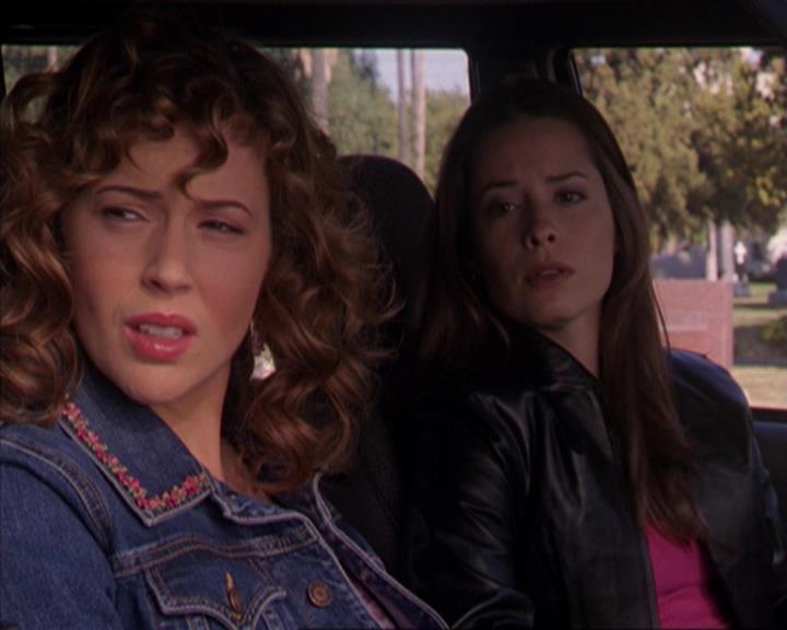 Charmed-Online-dot-316DeathTakesAHalliwell1804.jpg