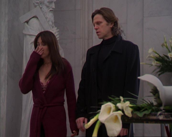 Charmed-Online-dot-316DeathTakesAHalliwell1921.jpg
