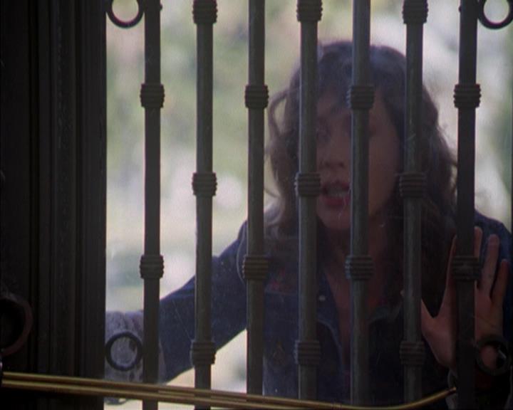 Charmed-Online-dot-316DeathTakesAHalliwell1923.jpg