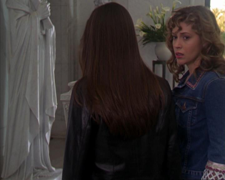 Charmed-Online-dot-316DeathTakesAHalliwell2001.jpg