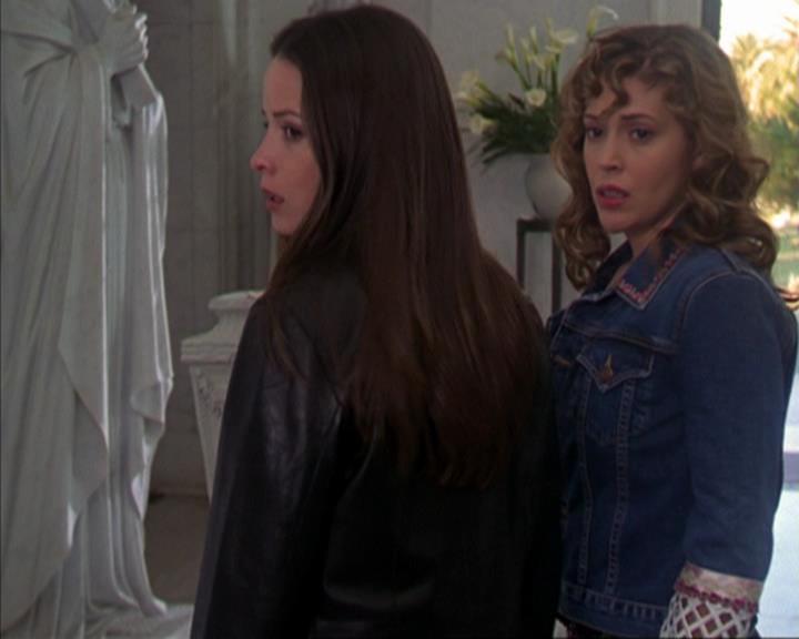 Charmed-Online-dot-316DeathTakesAHalliwell2002.jpg
