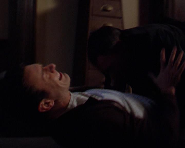 Charmed-Online-dot-316DeathTakesAHalliwell2042.jpg
