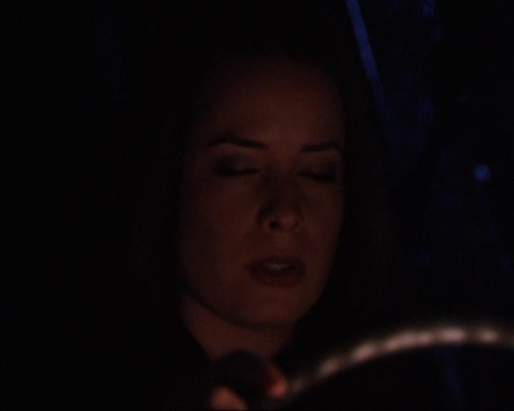 Charmed-Online-dot-316DeathTakesAHalliwell2051.jpg