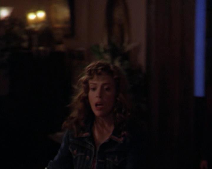 Charmed-Online-dot-316DeathTakesAHalliwell2106.jpg