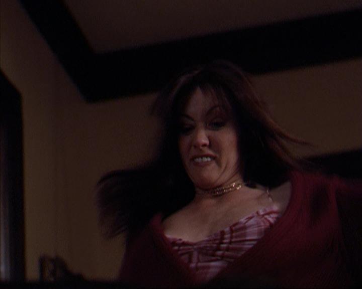 Charmed-Online-dot-316DeathTakesAHalliwell2126.jpg