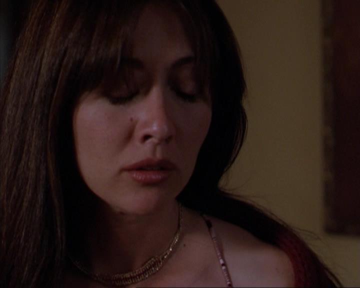 Charmed-Online-dot-316DeathTakesAHalliwell2135.jpg