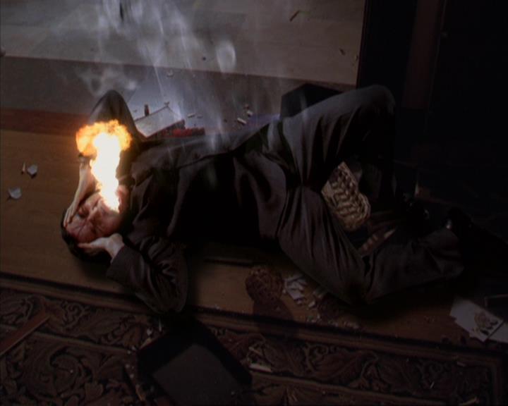 Charmed-Online-dot-316DeathTakesAHalliwell2151.jpg