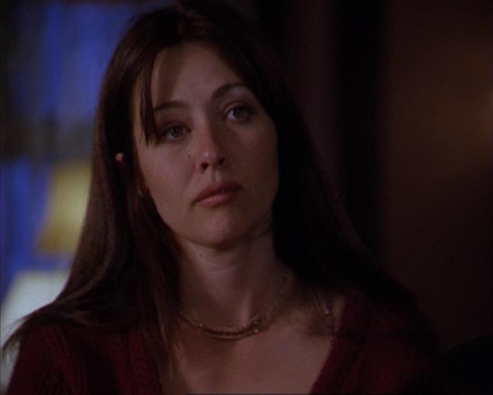 Charmed-Online-dot-316DeathTakesAHalliwell2194.jpg