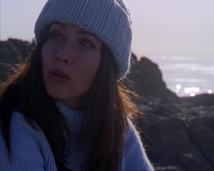Charmed-Online-dot-316DeathTakesAHalliwell2304.jpg