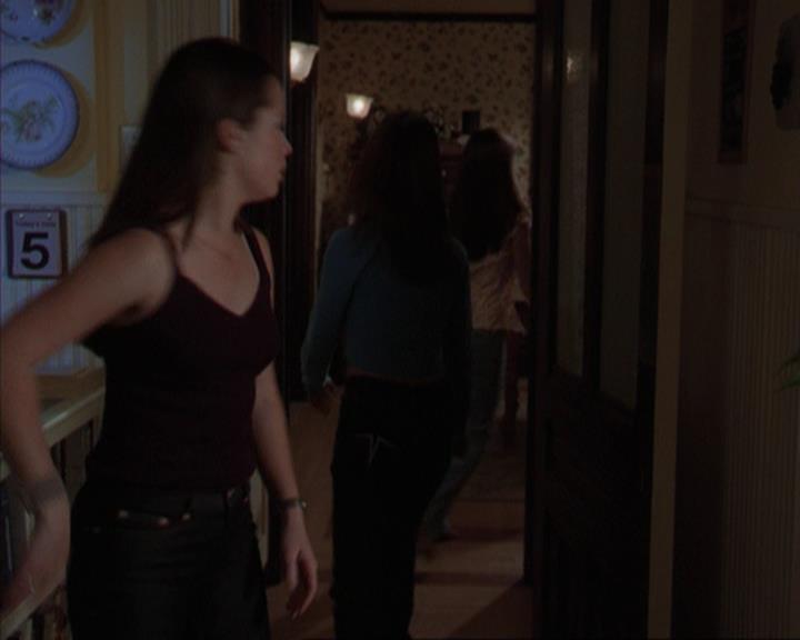 Charmed-Online-dot-317Pre-Witched1131.jpg Charmed-Online-dot-317Pre-Witched1131.jpg