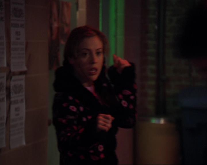 Charmed-Online-dot-319TheDemonWhoCameInFromTheCold0201.jpg