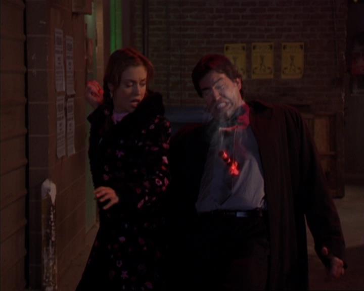 Charmed-Online-dot-319TheDemonWhoCameInFromTheCold0206.jpg