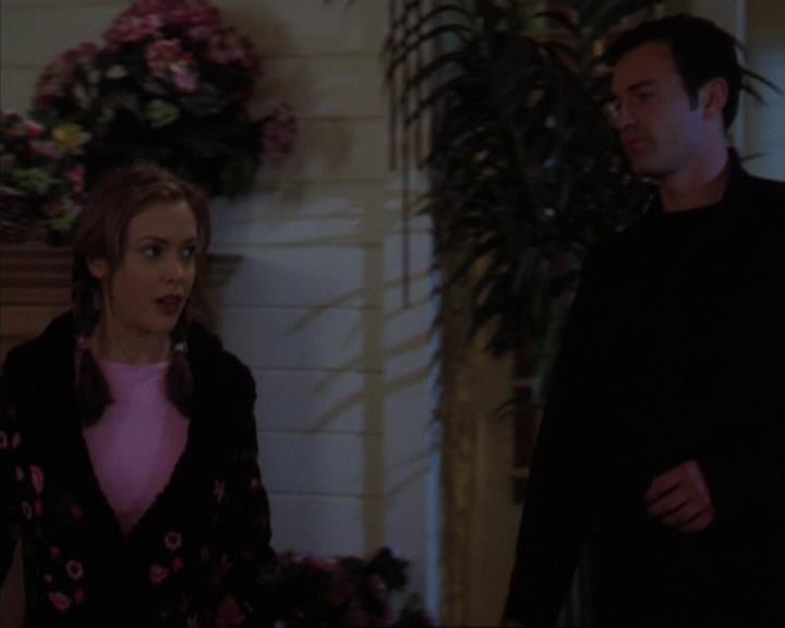 Charmed-Online-dot-319TheDemonWhoCameInFromTheCold0322.jpg