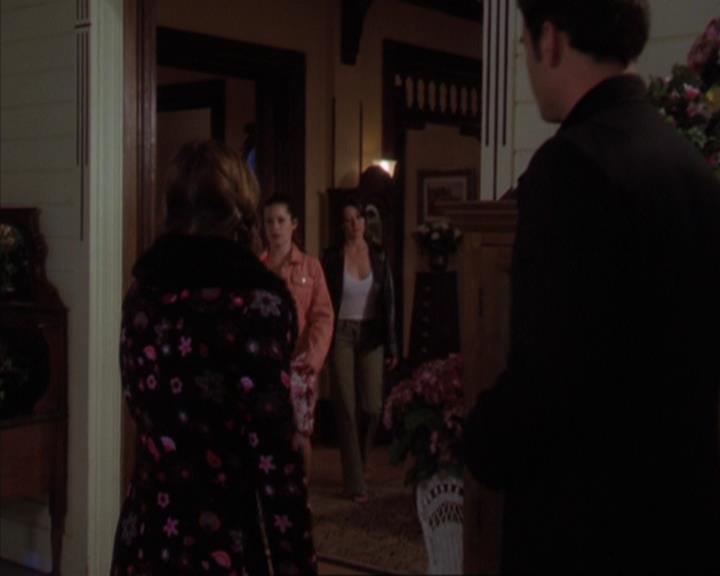 Charmed-Online-dot-319TheDemonWhoCameInFromTheCold0327.jpg