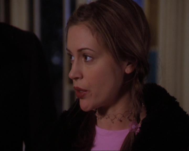 Charmed-Online-dot-319TheDemonWhoCameInFromTheCold0346.jpg