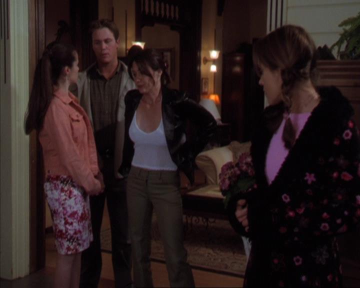 Charmed-Online-dot-319TheDemonWhoCameInFromTheCold0430.jpg