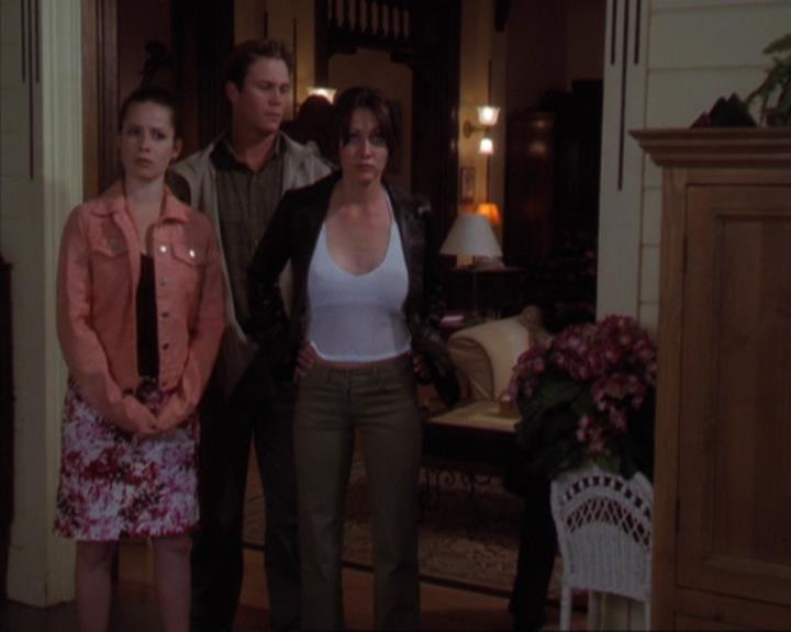 Charmed-Online-dot-319TheDemonWhoCameInFromTheCold0477.jpg