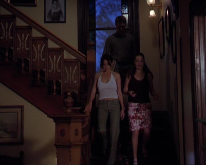 Charmed-Online-dot-319TheDemonWhoCameInFromTheCold0518.jpg