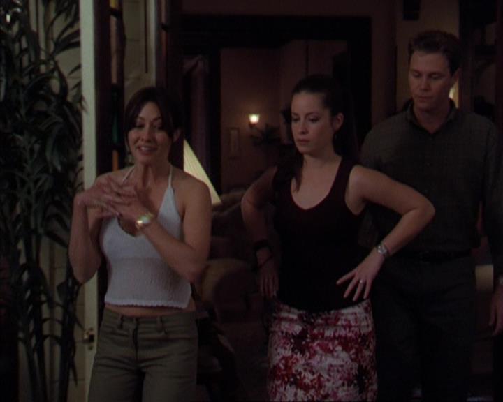 Charmed-Online-dot-319TheDemonWhoCameInFromTheCold0526.jpg